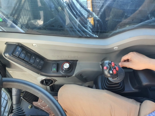 Máy Xúc Đào Bánh Lốp Xinyuan C115 - Hiệu Suất Mạnh Mẽ Cho Công Trình Đa Năng